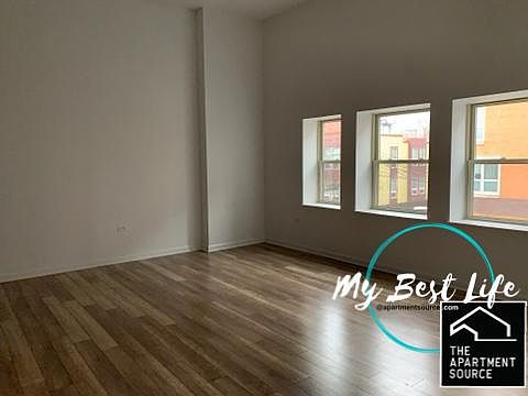 5th image of 2704 W North Ave #203