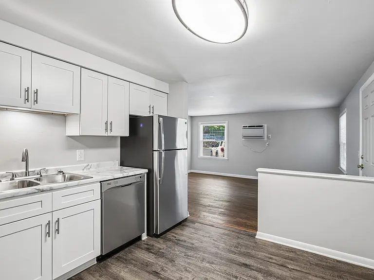 Roberts Park Apartments — Photo 30