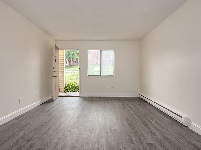 Oakbrook Manor Apartments — Photo 40