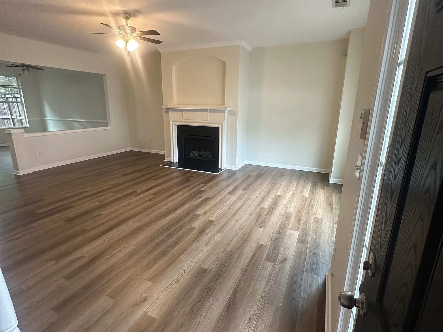 3 bed, 2.5 bath, 1650 sqft, $1,700 — Photo 2