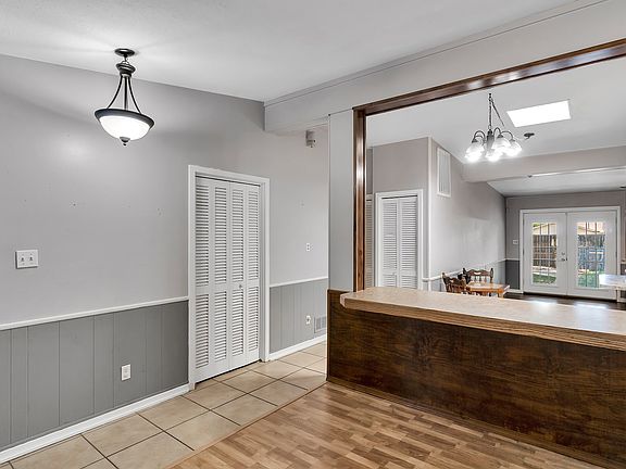 4th image of 1608 W D Ave
