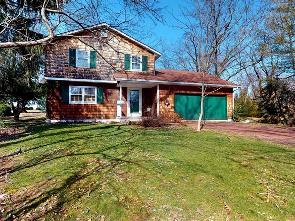 16 Louellen St, Hopewell, NJ 08525