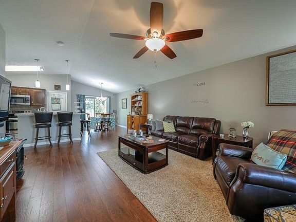 4th image of 1457 W Lander Dr
