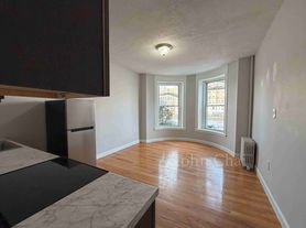 1124 Commonwealth Ave