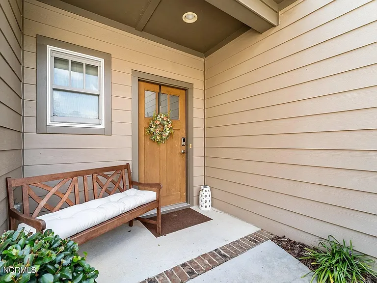 177 Pinebranch Ct — Photo 2
