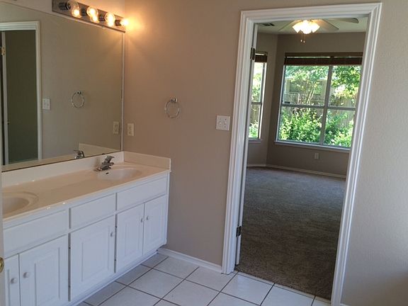 5th image of 1002 Brighton Bend Ln