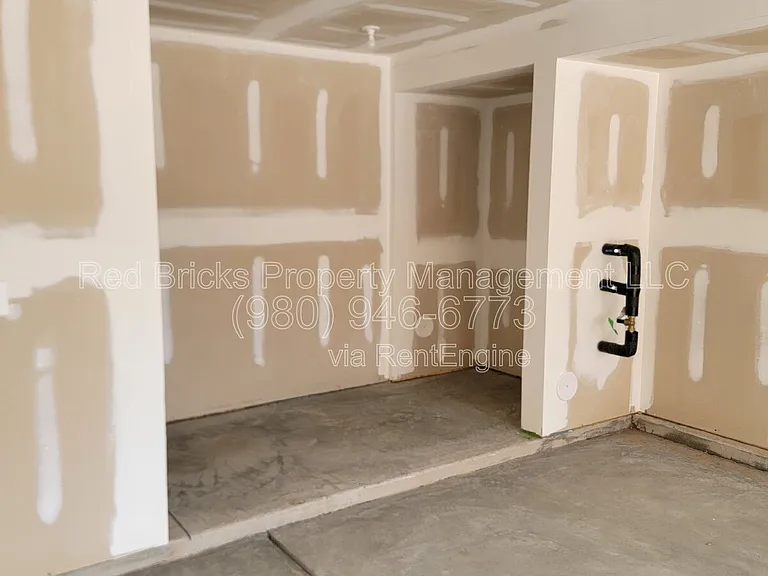 2354 Donnelly Hills Ln — Photo 25