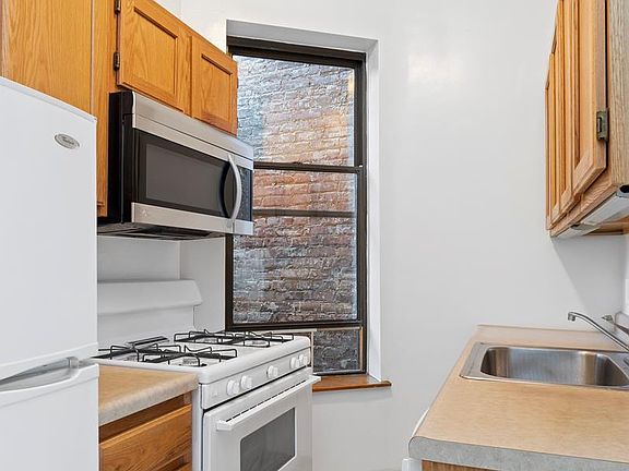 3rd image of 411 E 88th St #1E