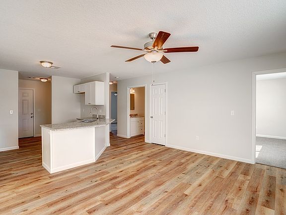 4th image of 1136 Harbor Dr