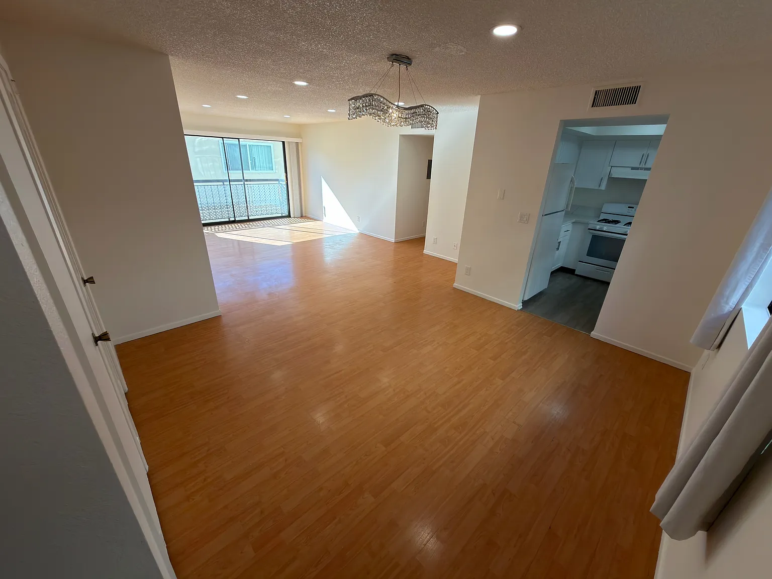 814 E Windsor Rd — Photo 3