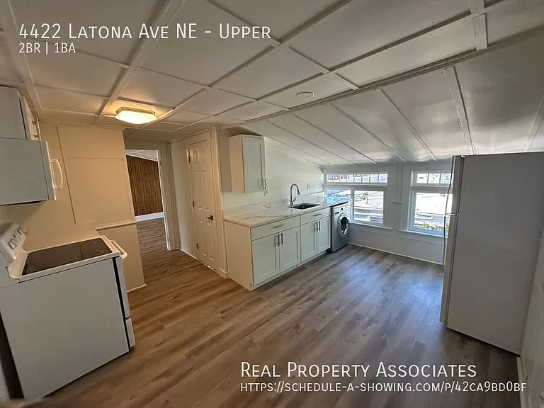 4422 Latona Ave NE #UPPER — Photo 2