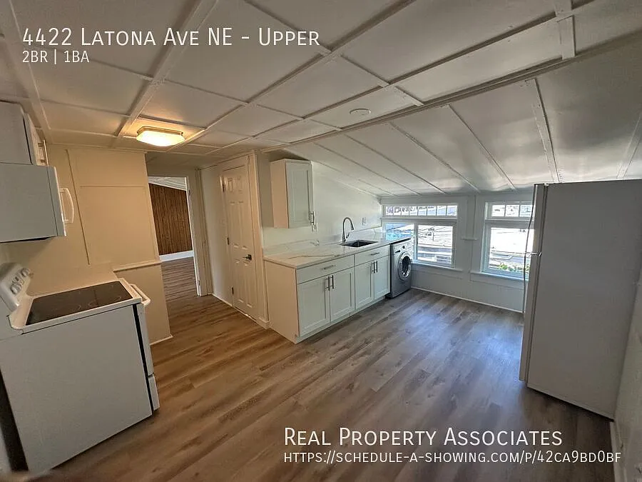 Building Photo - 4422 Latona Ave NE #UPPER