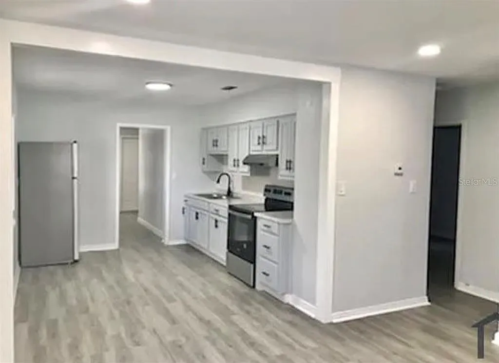 4 bed, 3.0 bath, 1716 sqft, $3,600 — Photo 3