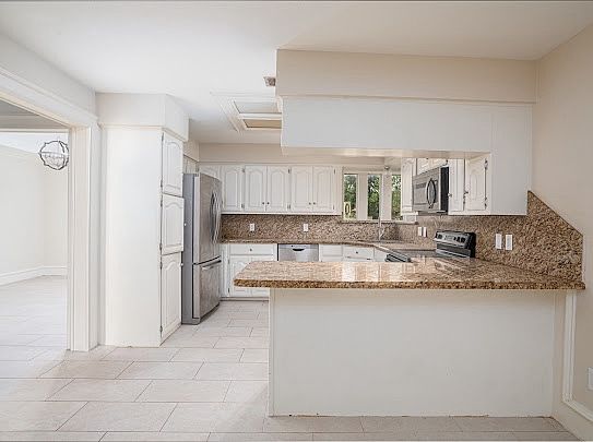 4th image of 119 E Gardenia Ave