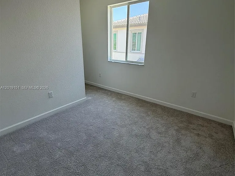 630 SE 15th St #630 — Photo 13