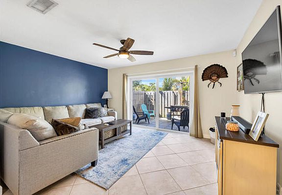 4th image of 412 N Cypress 15 Drive #15