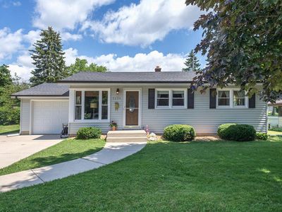 7234 Edgehill Rd, Greendale, WI, 53129