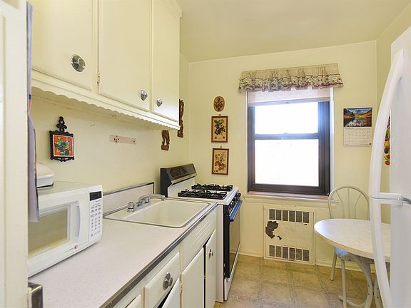 3rd image of 141-10 28th Ave APT 5F