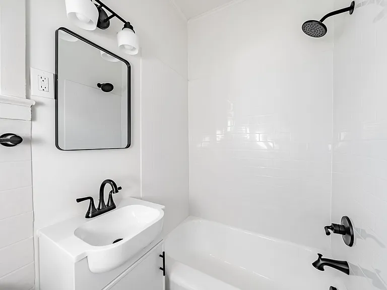 107 Caroline St — Photo 4
