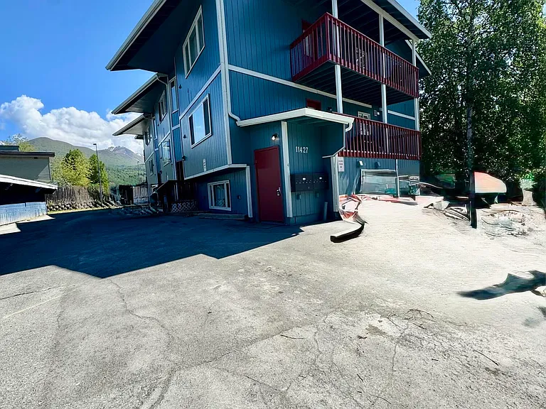 11427 Heritage Ct #9 — Photo 4