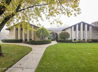 3651 Palm Canyon Dr, Northbrook, IL