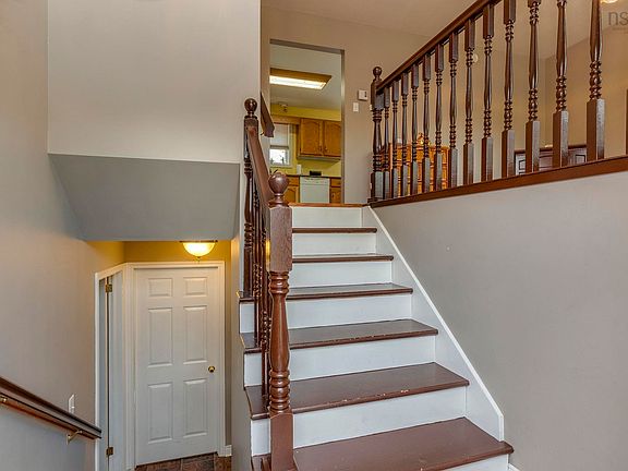 3rd image of 89 Boyd Ave