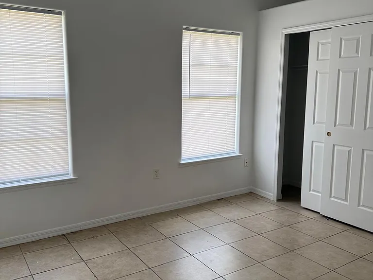 2165 Island Walk Dr — Photo 15