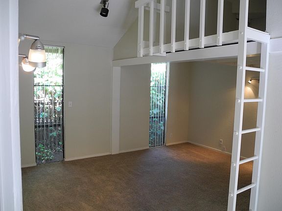 Family room / office area
Small loft for storage