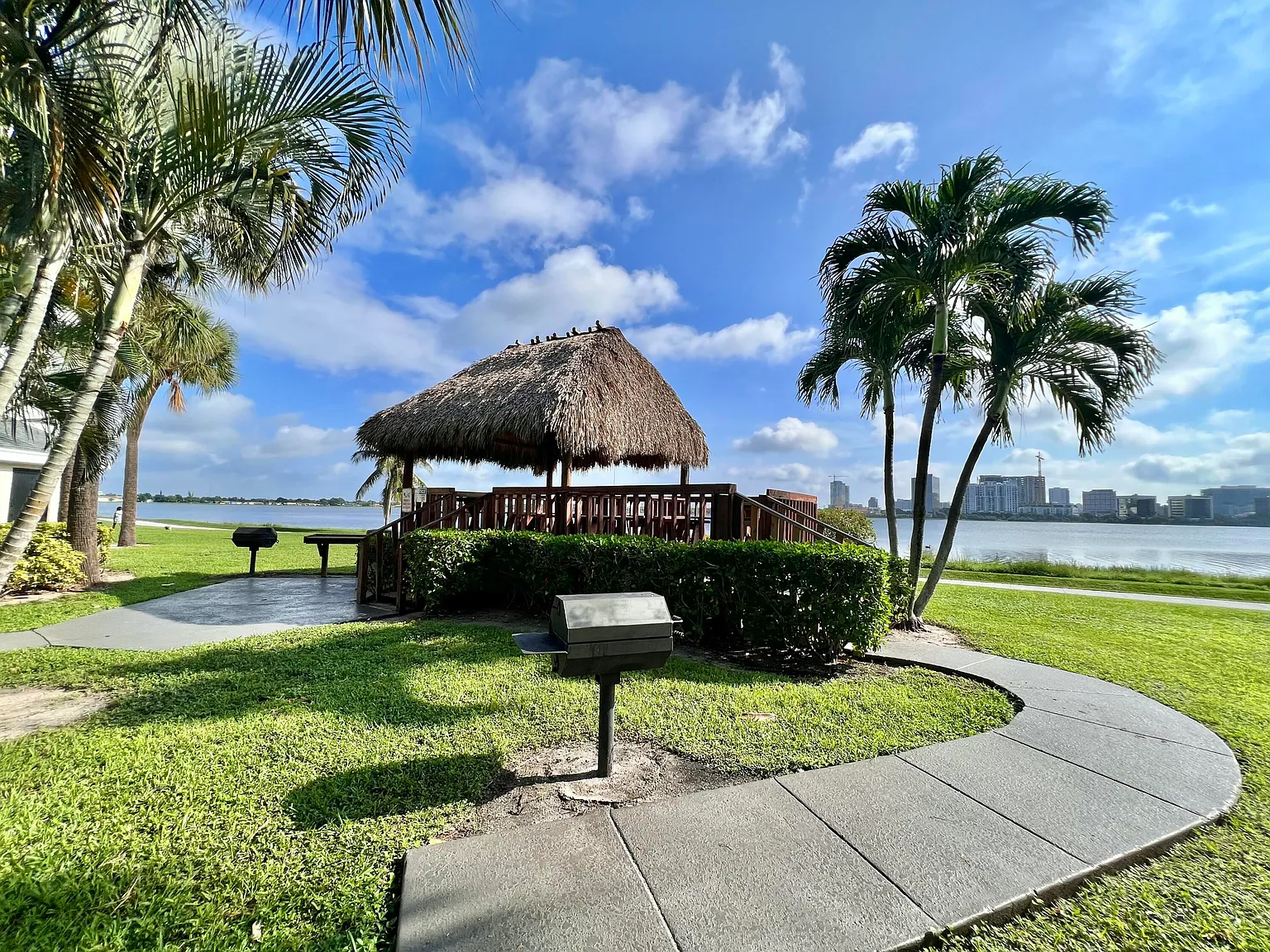 2 bed, 2.0 bath, 728 sqft, $1,900 — Photo 4