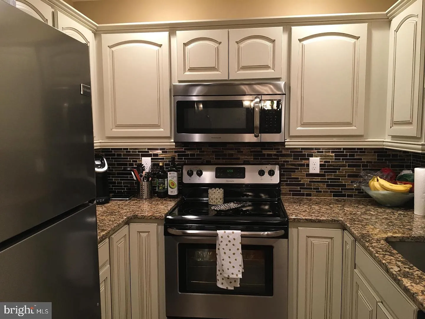 2 bed, 1.5 bath, 1100 sqft, $1,675 — Photo 2