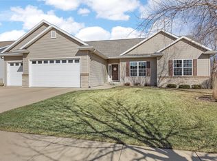 804 Palmyra Dr NE, Cedar Rapids, IA 52402