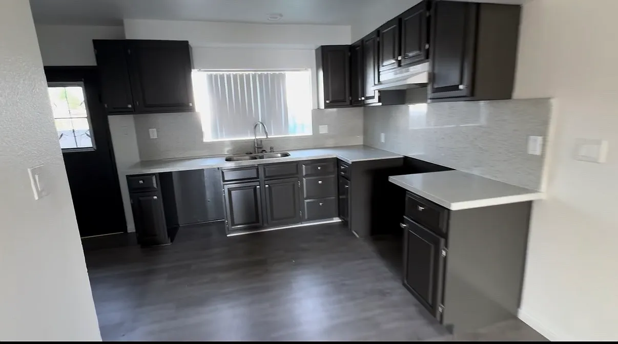 4 bed, 2000 sqft, $3,250 — Photo 2