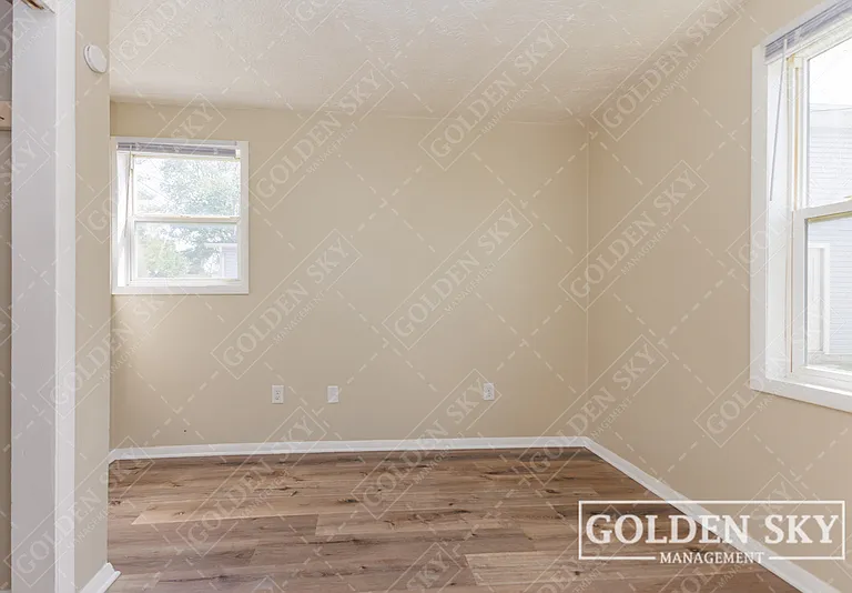 119 E 1st St — Photo 10