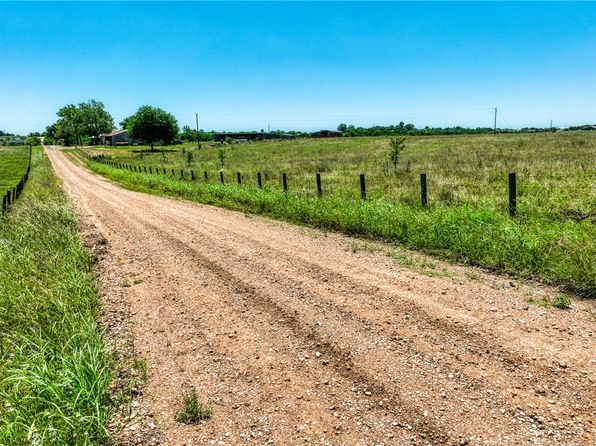 4753 Blezinger Rd, New Ulm, TX 78950