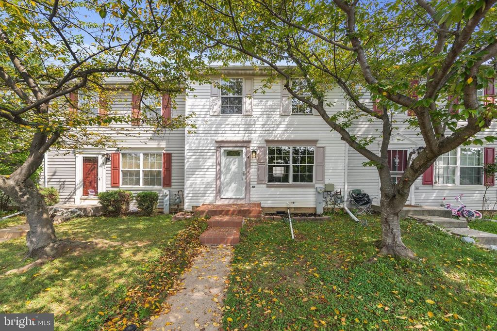 4 Nancy Ct, Rosedale, MD 21237