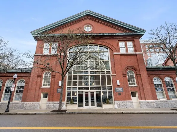 106 13th St APT 216, Charlestown, MA 02129