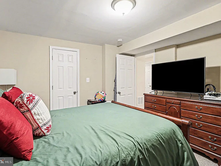 7409 Lake Dr — Photo 29