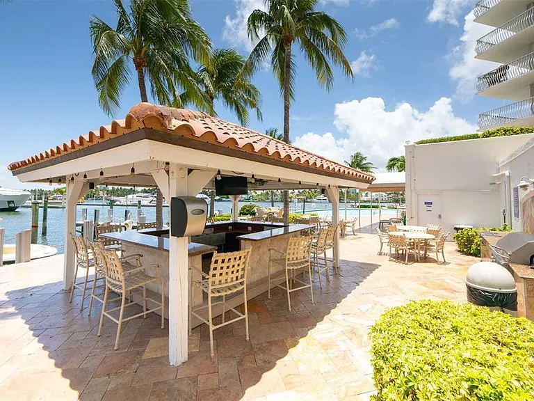 1 Las Olas Cir #313 — Photo 33