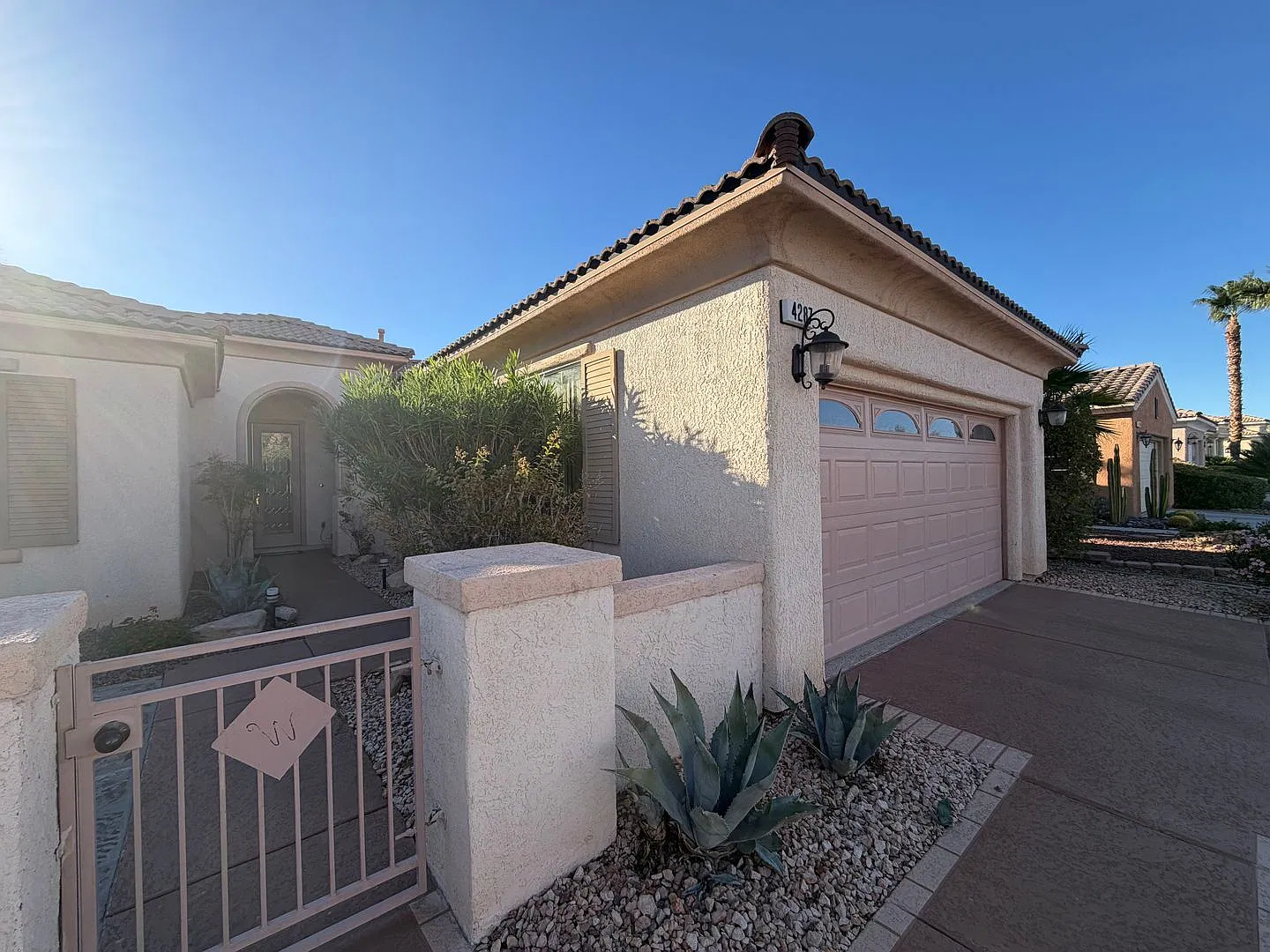 Fantastic single-story home in a premier age-restricted, gated golf community in Summerlin! — Photo 1