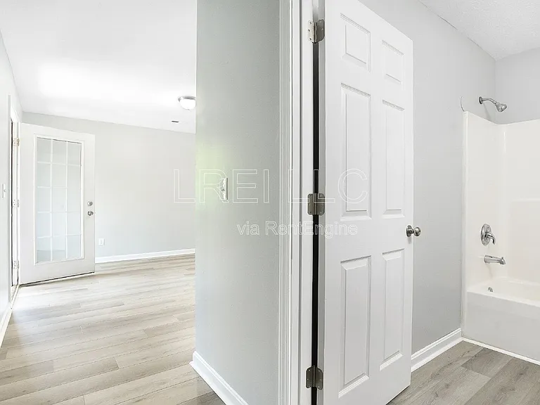 304 Keeneland Dr #2A — Photo 8