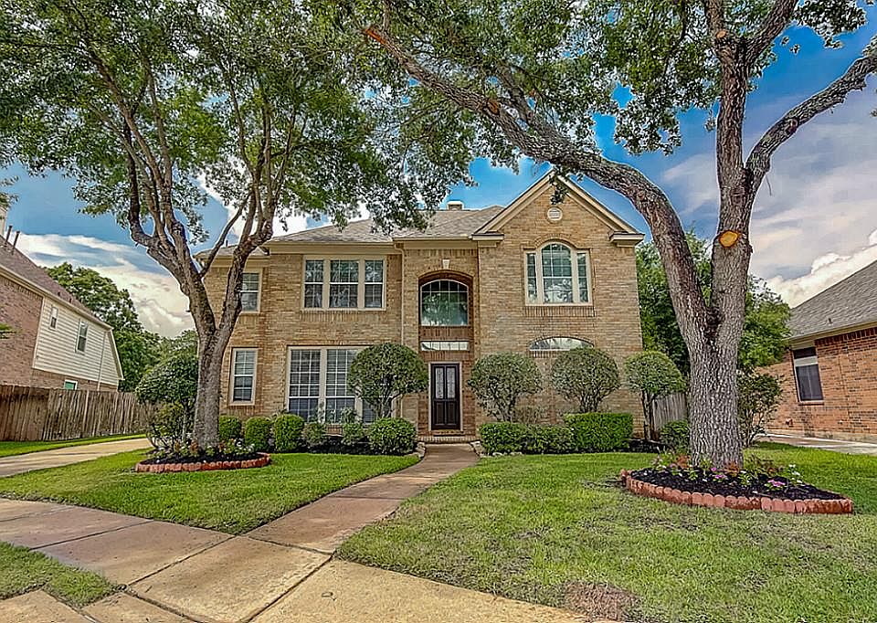 1st image of 5911 Parkwood Pl