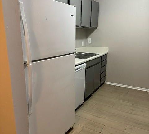 3rd image of 4770 Milgen Rd APT 3C