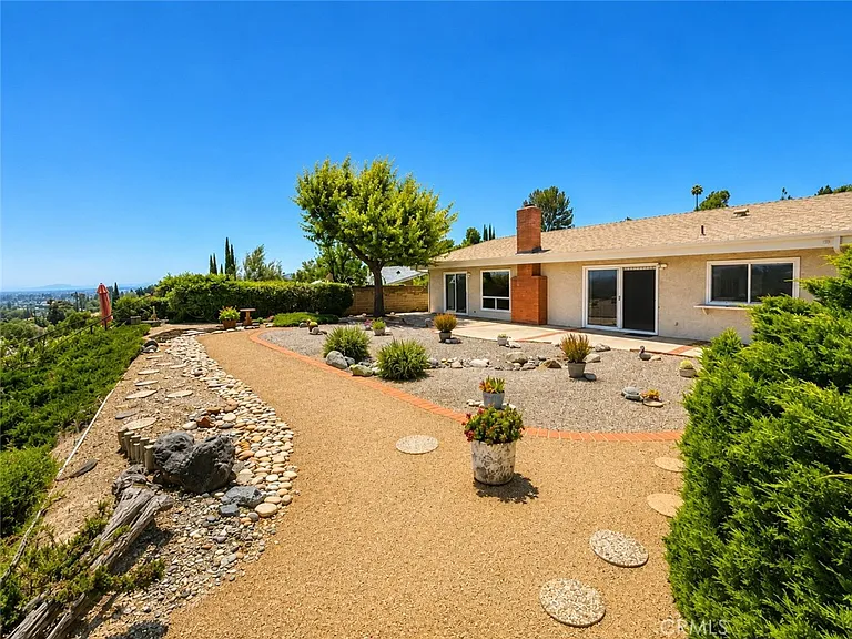 23707 Sandalwood St — Photo 3