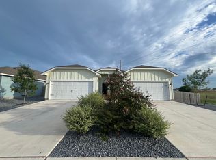 521 Grayson Ln, Seguin, TX 78155