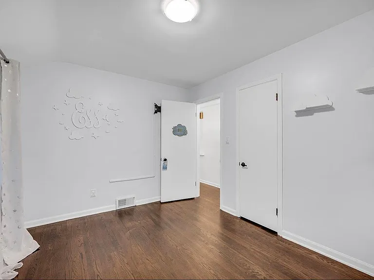 18925 Carlysle Ave — Photo 5