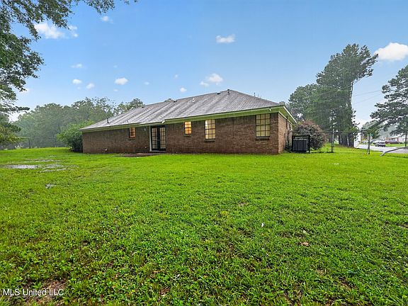 2nd image of 5365 Wynndyke Cir