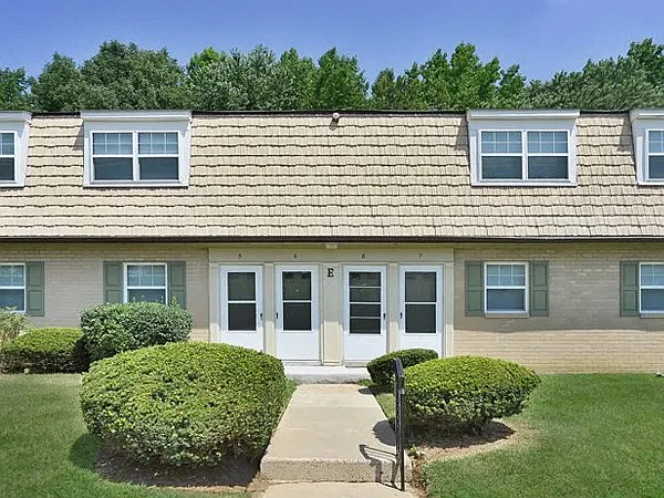 Eastampton Gardens Apartment Homes — Photo 32