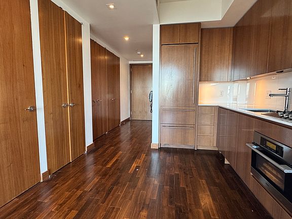 5th image of 400 5th Ave APT 46C