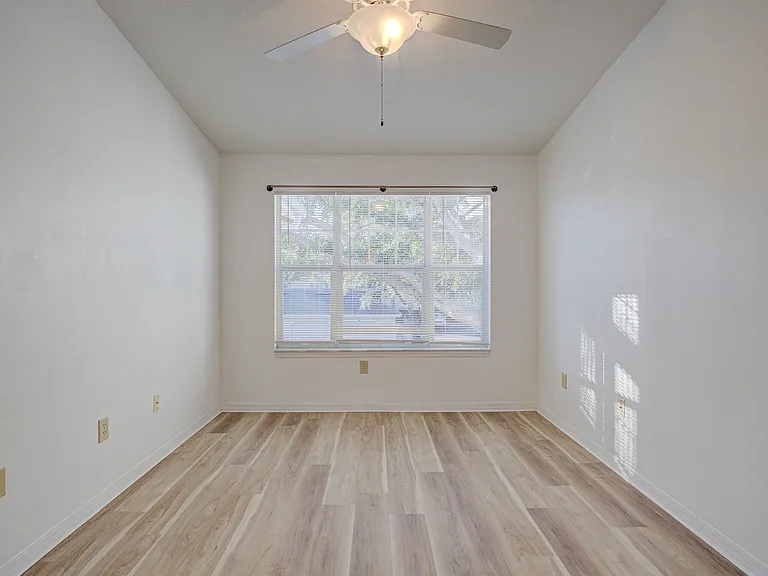 15205 Harbour Vista Cir — Photo 22