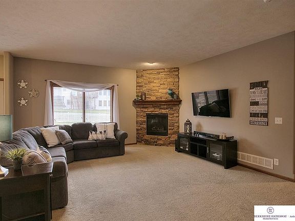 4th image of 4808 Holloway Ave